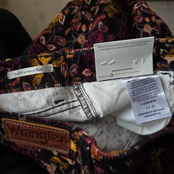 Wrangler High-Rise Fierce Flare Floral Printed Corduroy Jeans Nwt - Picture 8 of 8